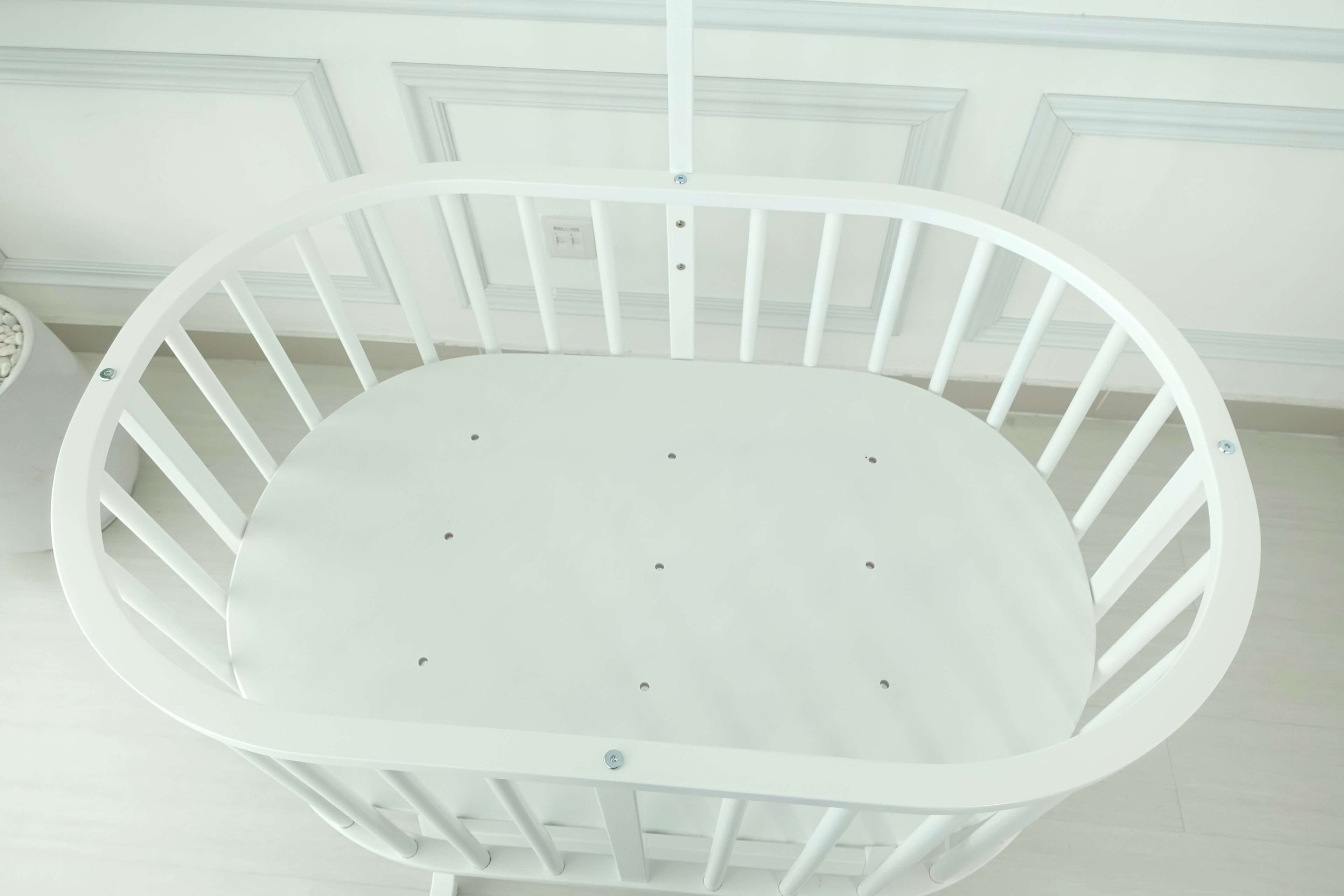Ege Baby White Rocking Oval Crib